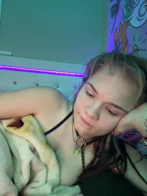 Stream Cutiepiespanks Live - 35 min | Mar 6, 2026 06:08