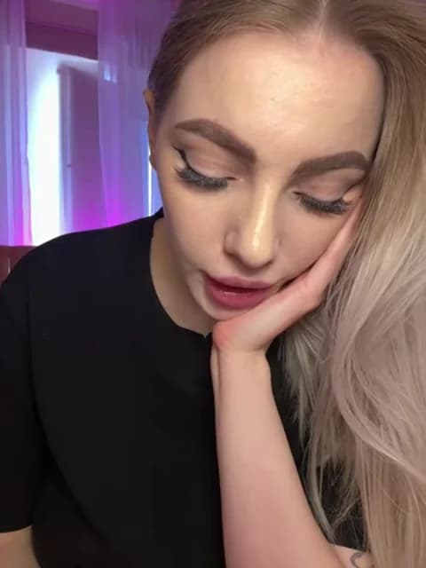 Stream HugeBoobsAlice Live - 35 min | Jan 18, 2026 11:21