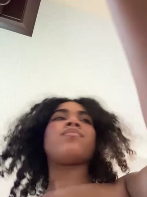 Stream Kiki_hammyy Live - 33 min | May 10, 2026 22:54