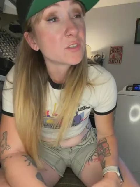 Stream alluringpixie Live - 62 min | May 4, 2026 21:13