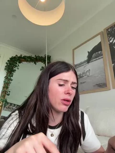 Stream aus_queen Live - 49 min | Mar 25, 2026 04:48