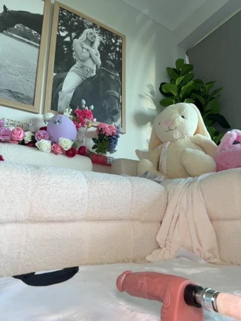 Stream aus_queen Live - 61 min | Apr 20, 2026 06:20